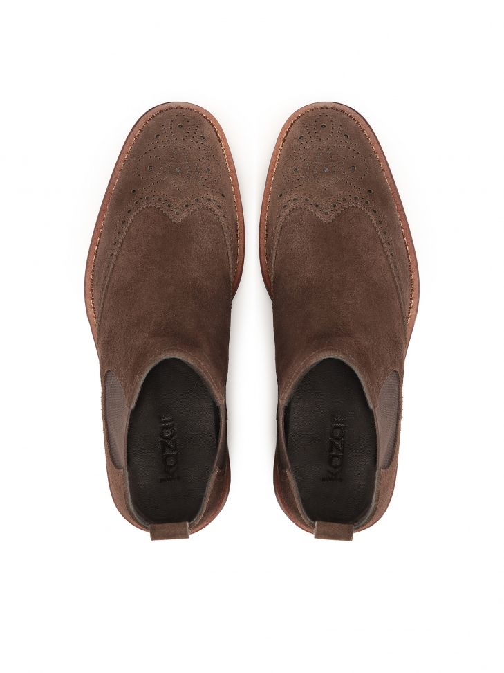 Brązowe sztyblety z rozetowym zdobieniem