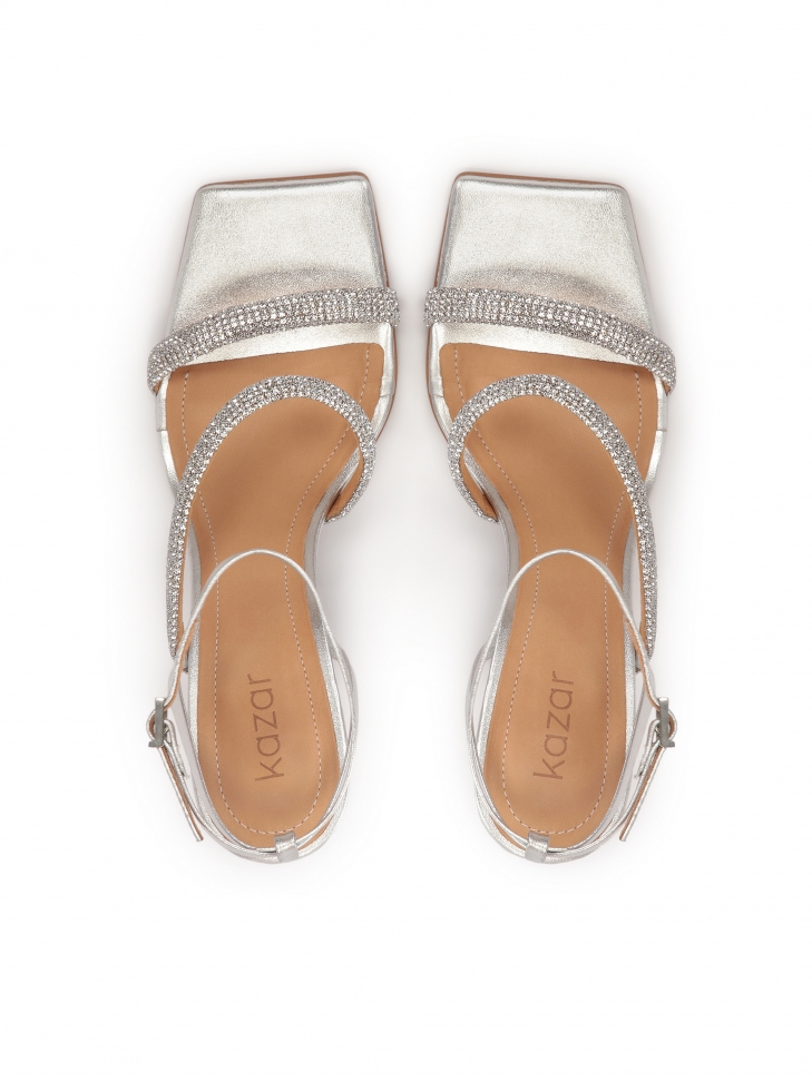 Sandały w srebrnym kolorze z cyrkoniami i kwadratowym przodem