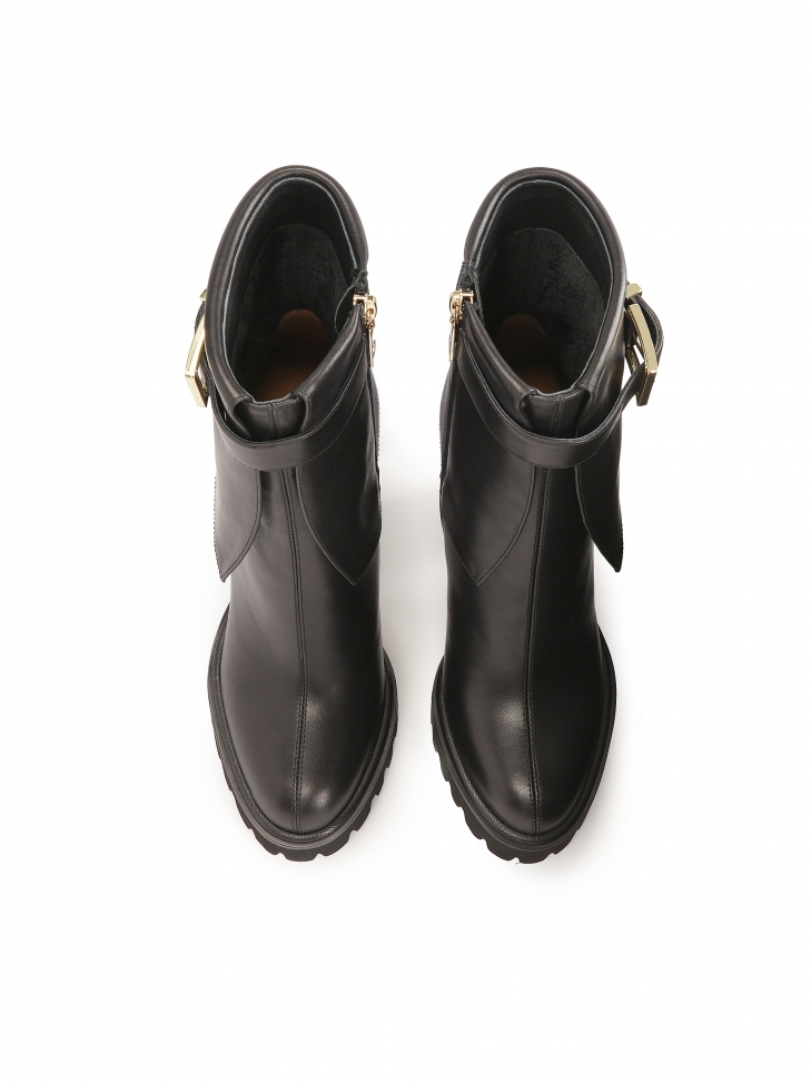 Czarne botki ze skóry z wywiniętą cholewką