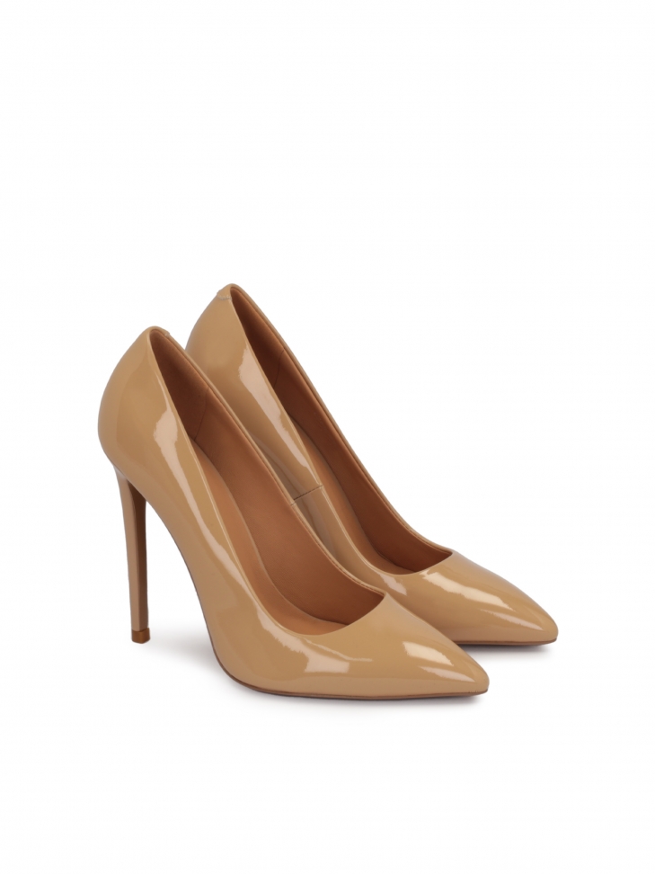 Klasyczne beżowe czółenka z lakierowanej skóry