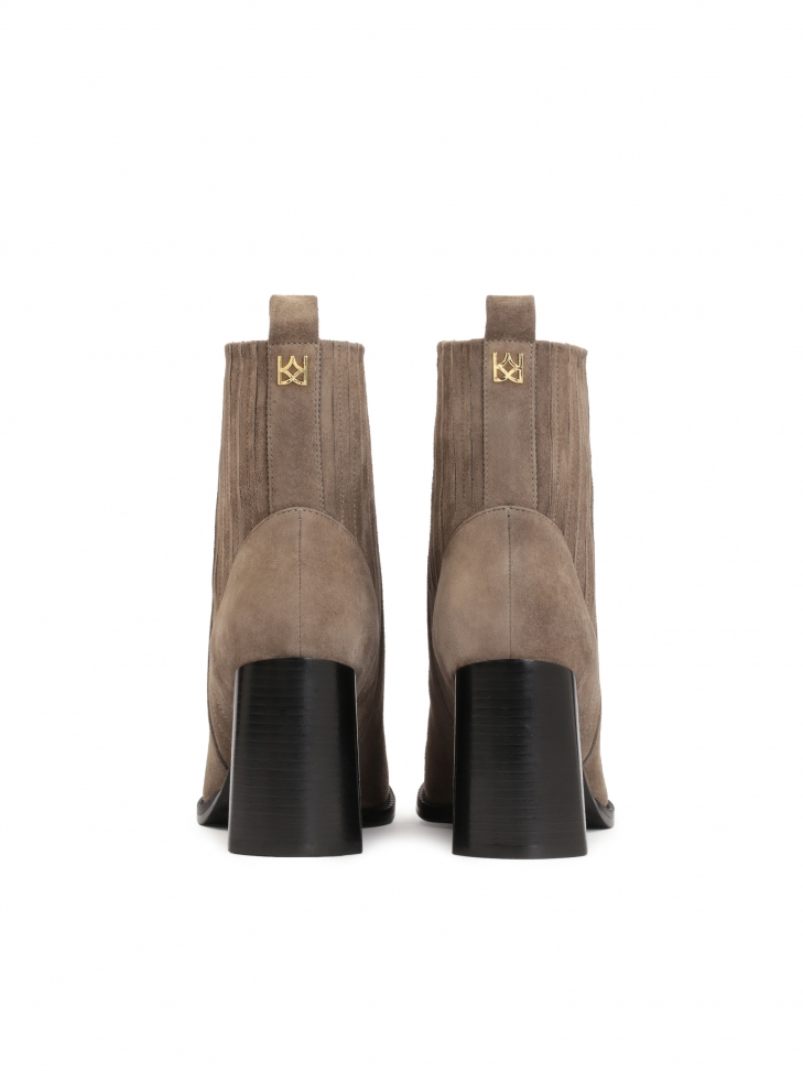 Komfortowe ciemnobeżowe botki damskie z zamszu