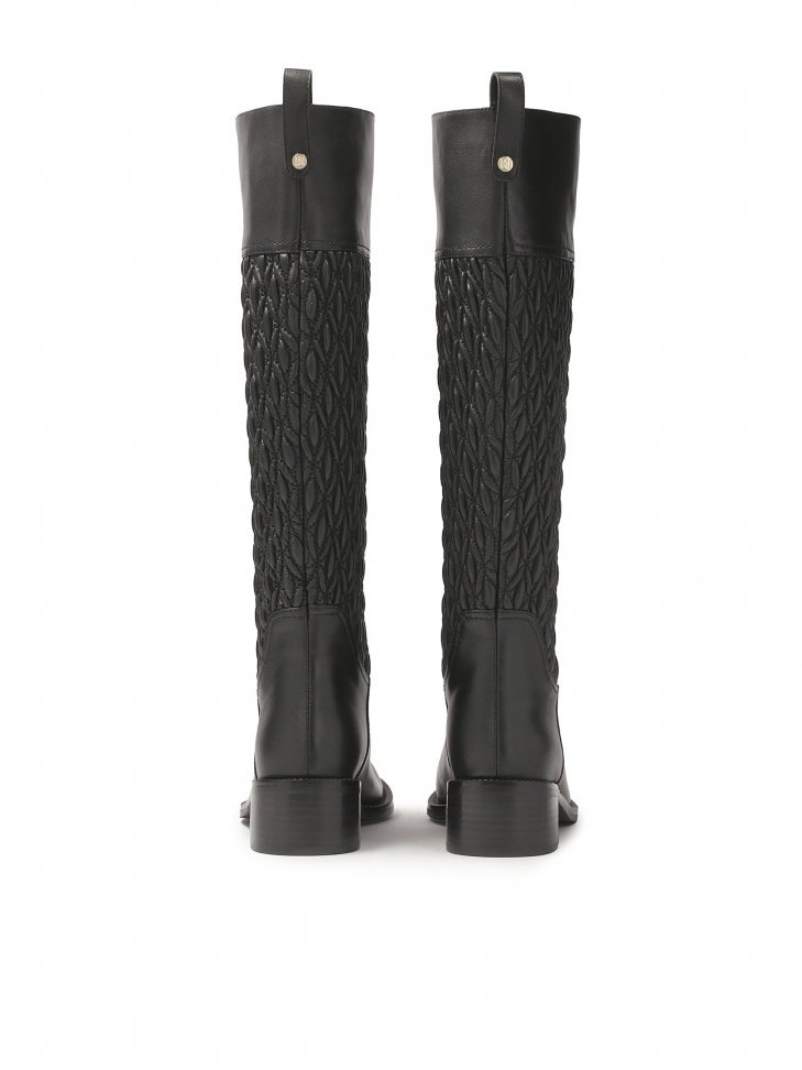 Wsuwane kozaki z oryginalnie marszczoną cholewką