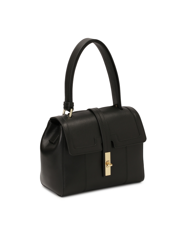 Czarna skórzana torebka z unikatową klapą