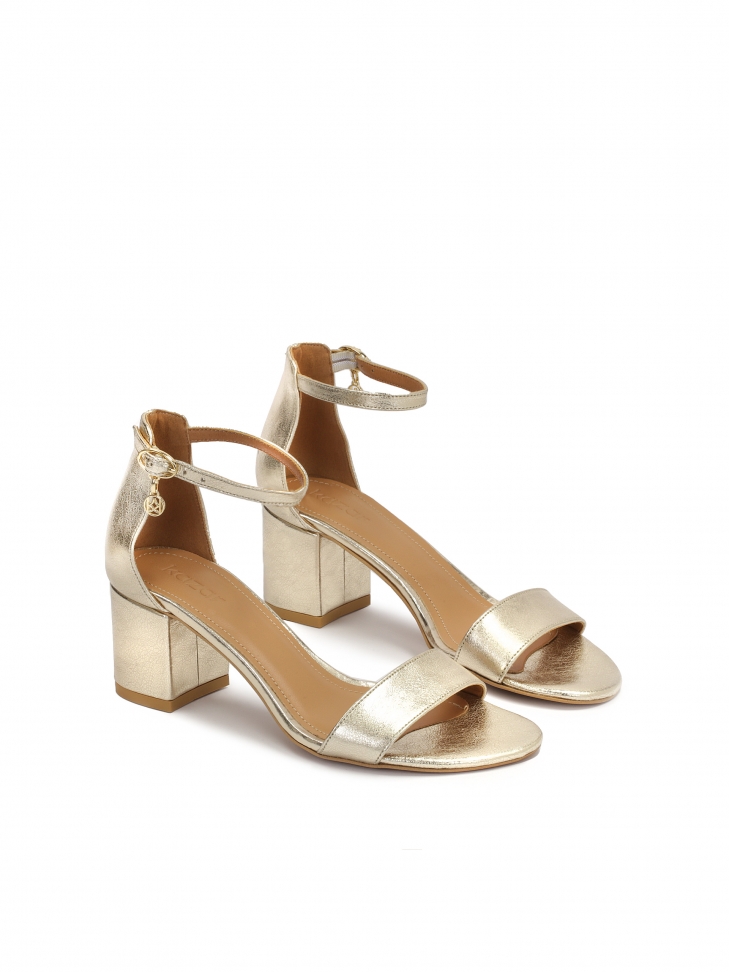 Złote sandały skórzane na szerokim obcasie