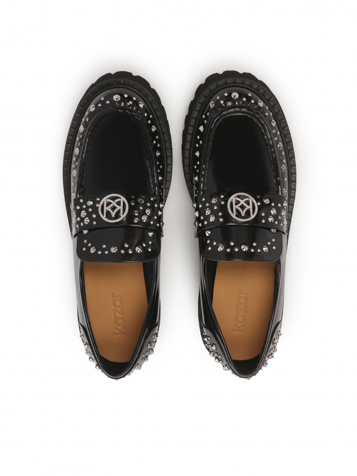 Czarne półbuty z metalowymi nitami