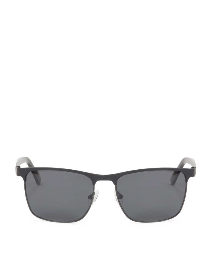 Czarne okulary przeciwsłoneczne