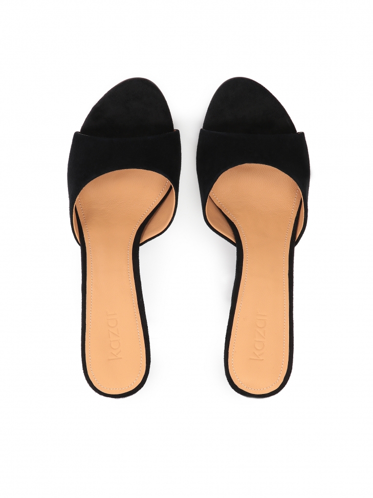 Zamszowe czarne klapki na smukłym obcasie