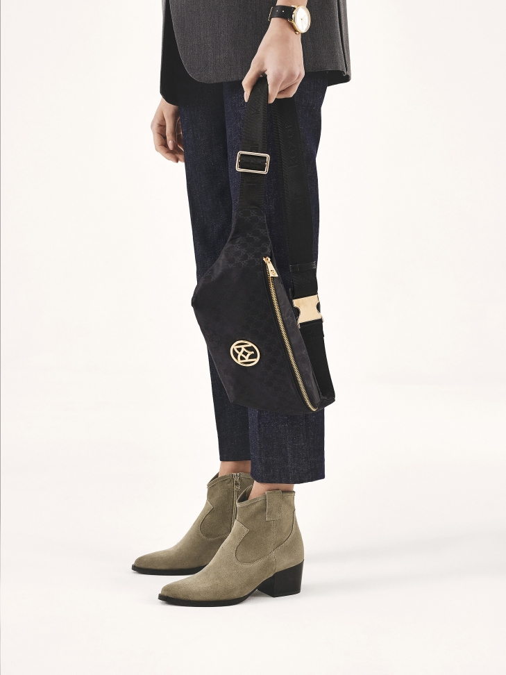 Tekstylna czarna nerka ze otymi elementami