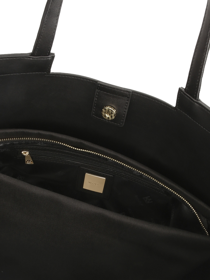 Skórzana torebka łódka w ażurowy wzór