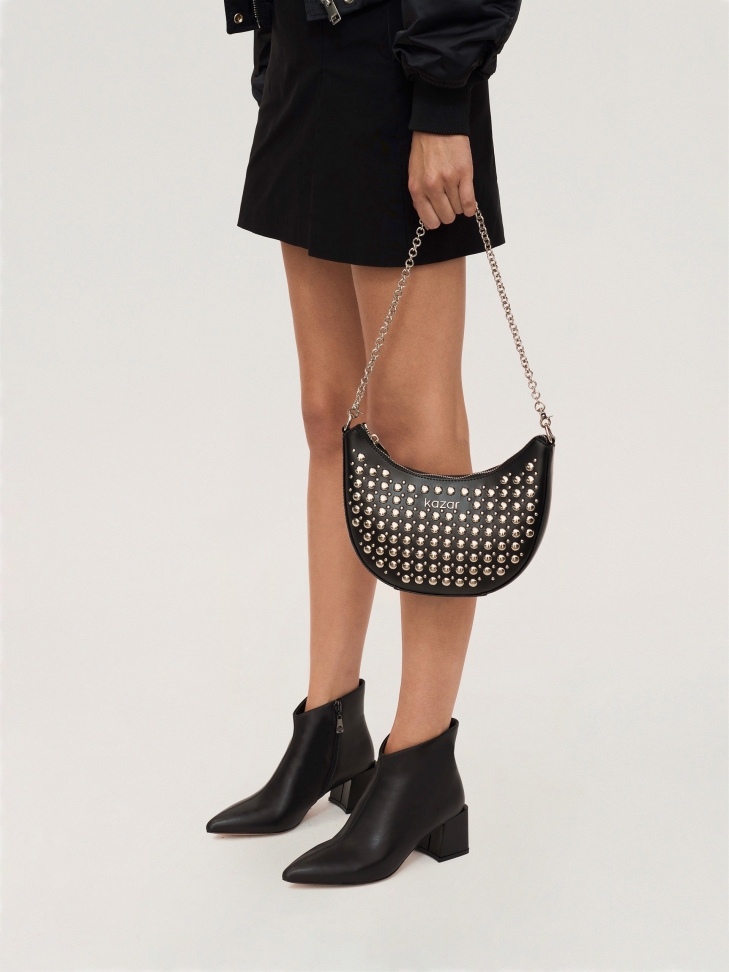 Czarne skórzane botki na modnym wystającym obcasie