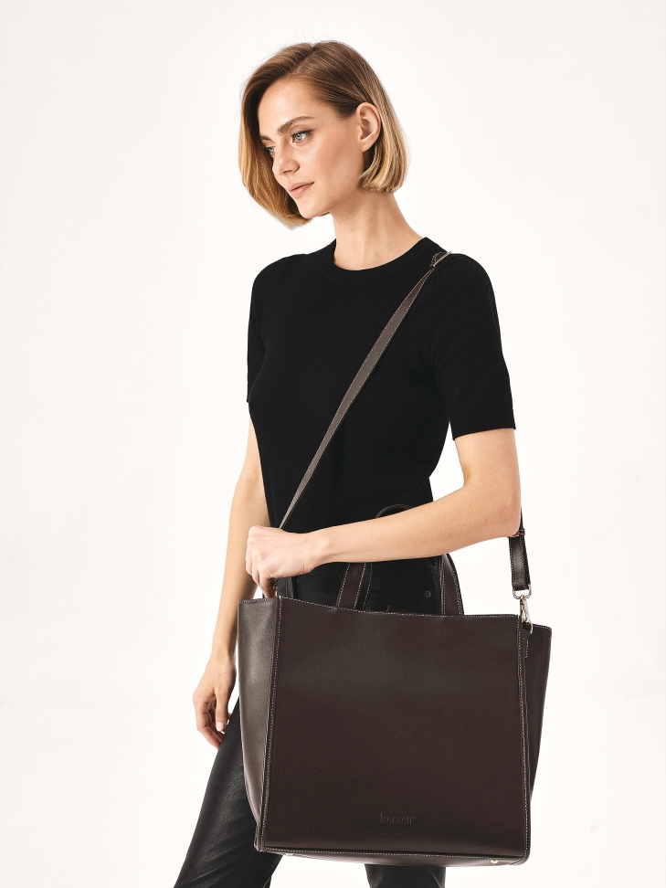 Brązowa minimalistyczna torebka