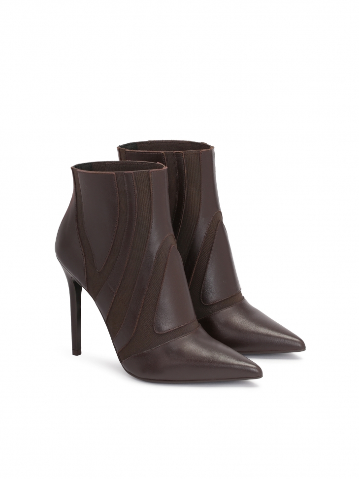 Ciemnobrązowe wsuwane botki w finezyjny wzór