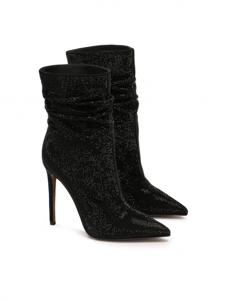 Błyszczące czarne botki zdobione yształkami