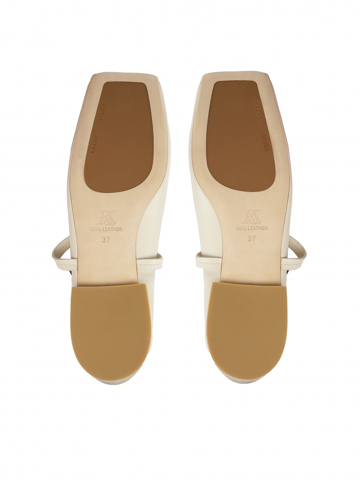 Beżowe czółenka z wiązaniem wokół kostki