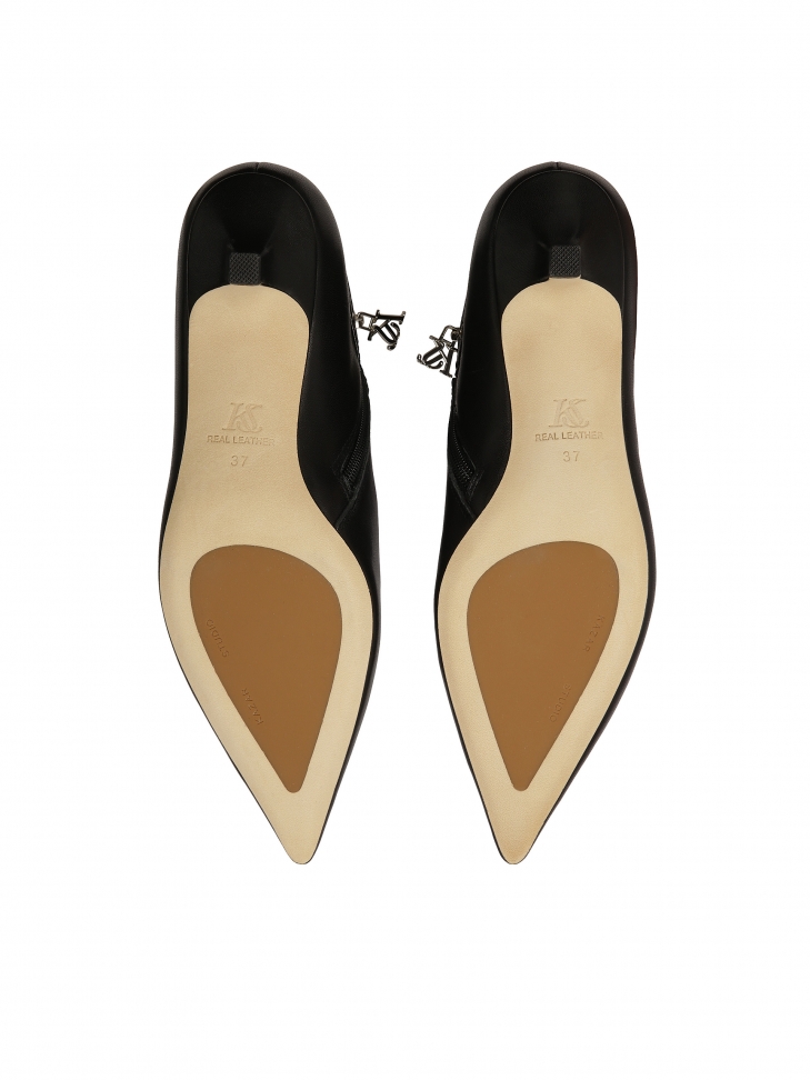 Skórzane botki na obcasie typu kaczuszka