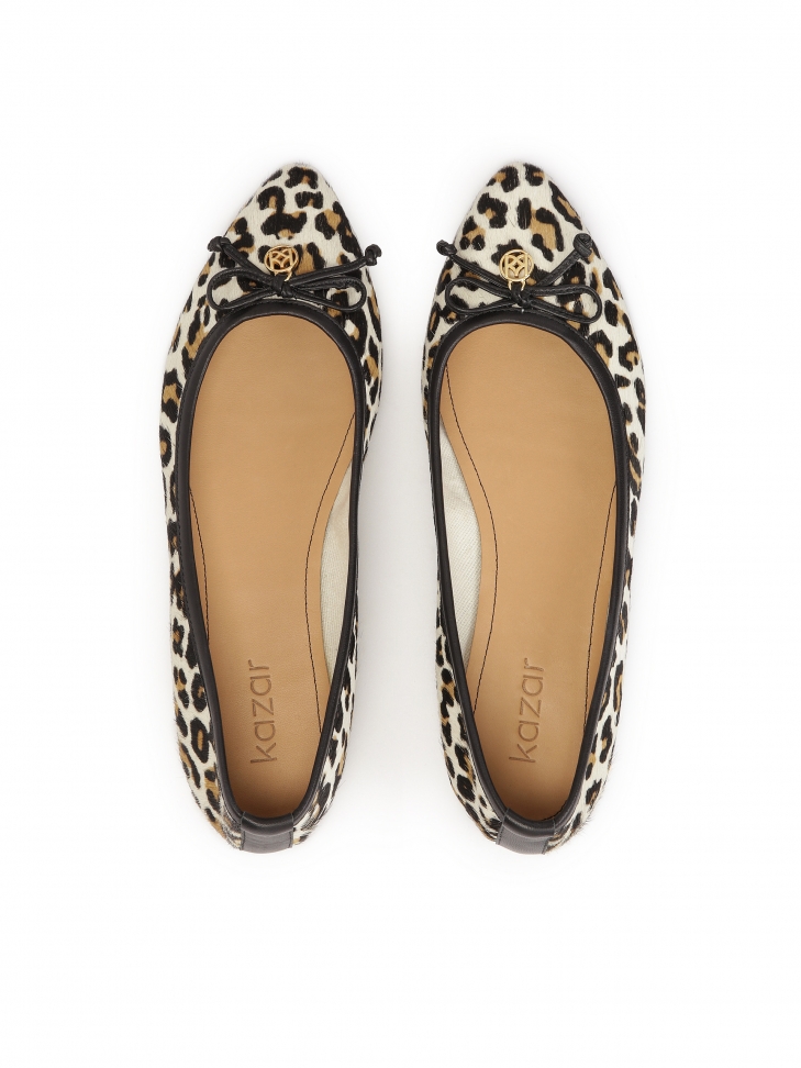 Baleriny ze skóry z naturalnym włosiem w zwierzęcy print