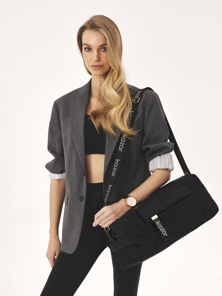 Czarna sportowa torba na ramię z recyklingu