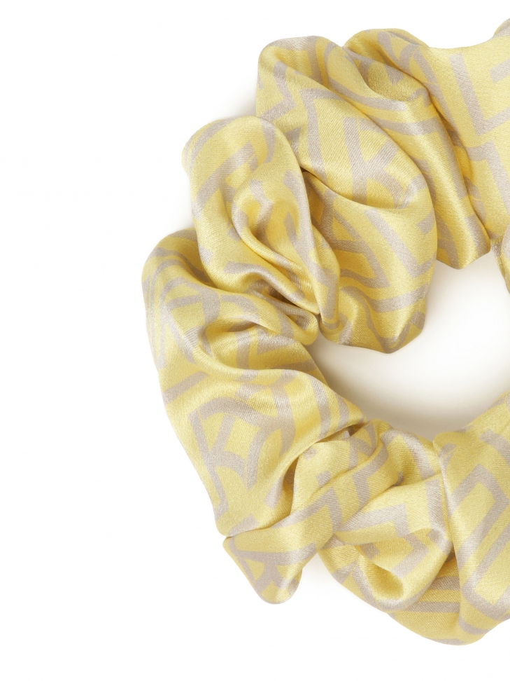 Żółte scrunchie do włosów w szare monogramy KAZAR