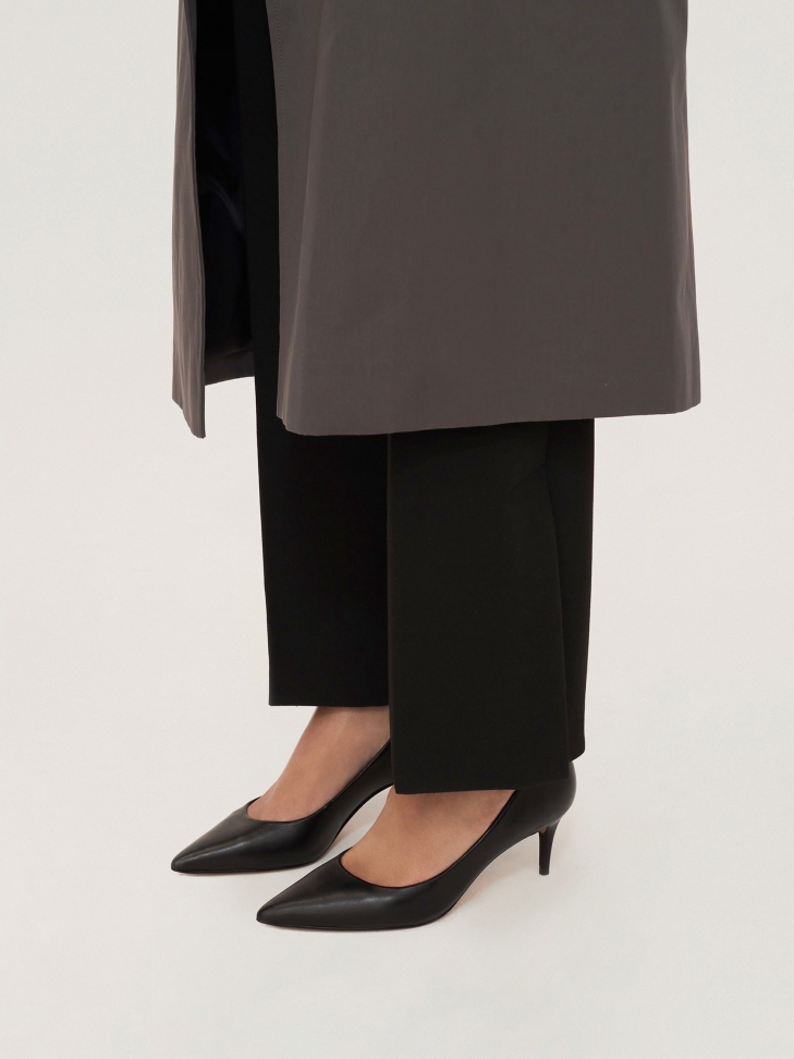 Czarne skórzane czółenka na niewysokim obcasie