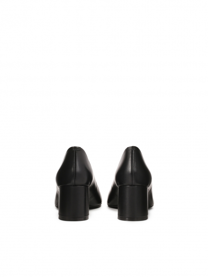 Czarne skórzane czółenka bez zdobień