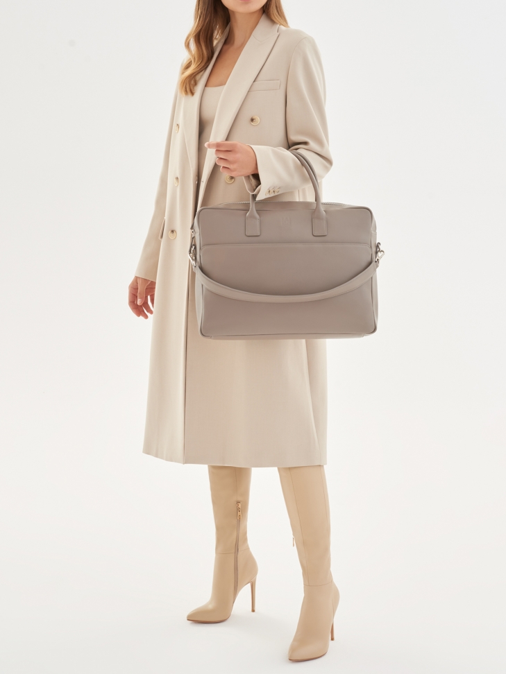 Beżowe kozaki damskie