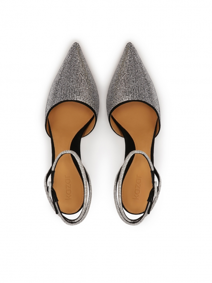 Błyszczące czółenka zapinane wokół kostki