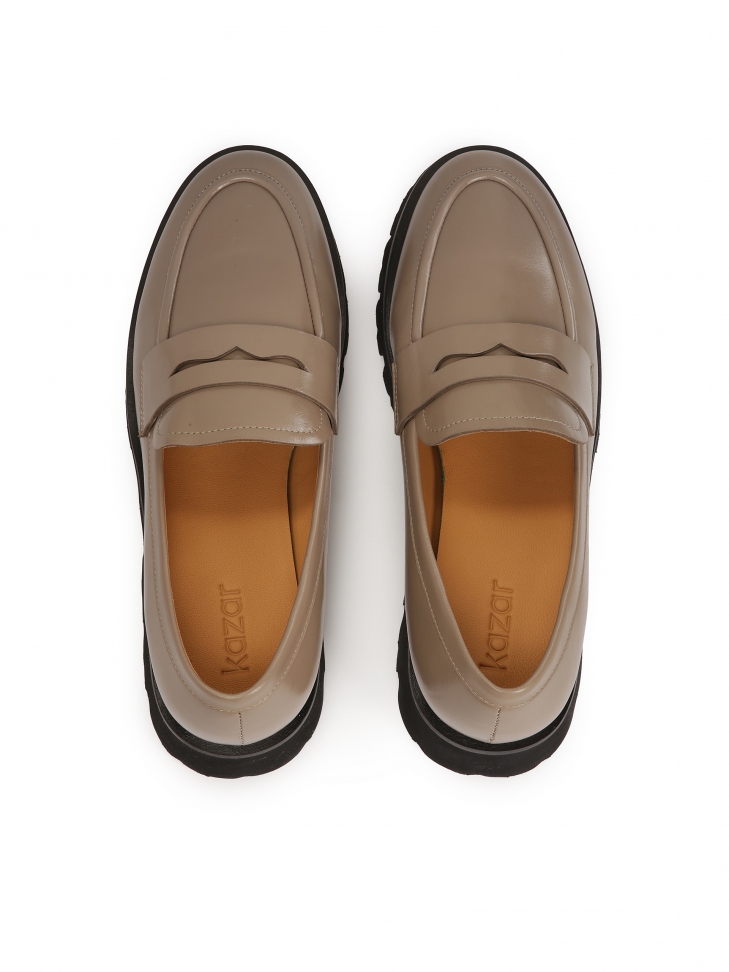 Skórzane półbuty taupe z kontrastującą podeszwą