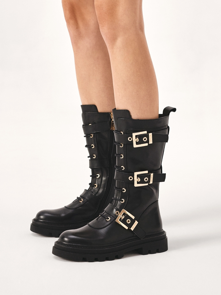 Trzewiki z wysoką cholewką i masywną podeszwą