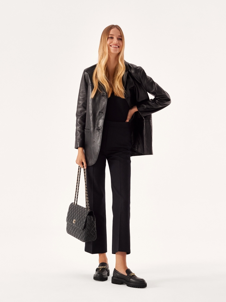 Skórzana czarna torebka na ramię w pikowany wzór