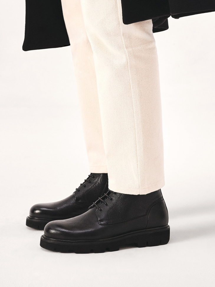 Klasyczne męskie trzewiki na trepowej podeszwie