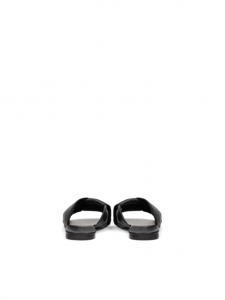 Skórzane czarne klapki z miękkimi paskami