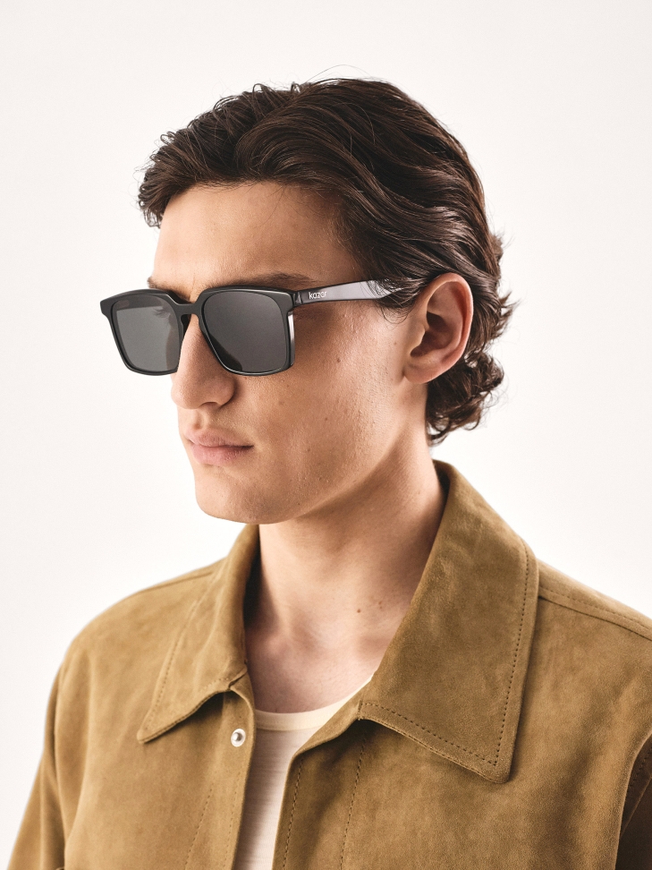 Klasyczne czarne okulary przeciwsłoneczne