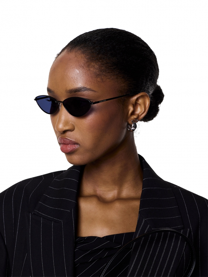 Czarne okulary przeciwsłoneczne