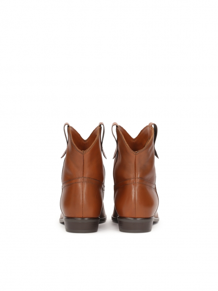 Skórzane kowbojki z zaoągloną cholewką