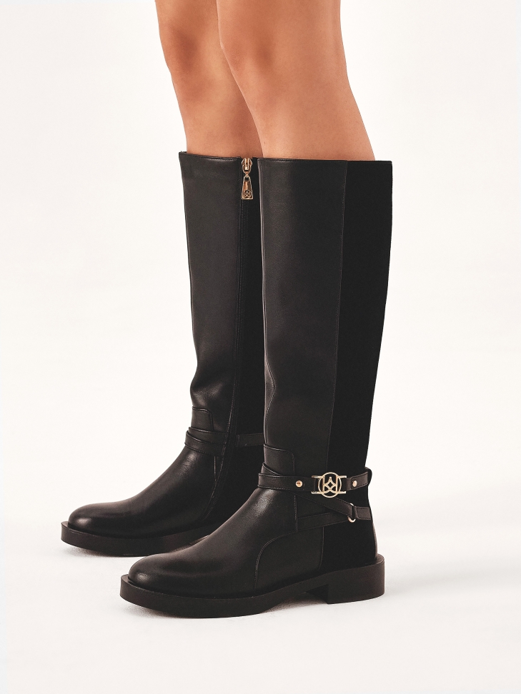 Płaskie kozaki z gładkiej i zamszowej skóry