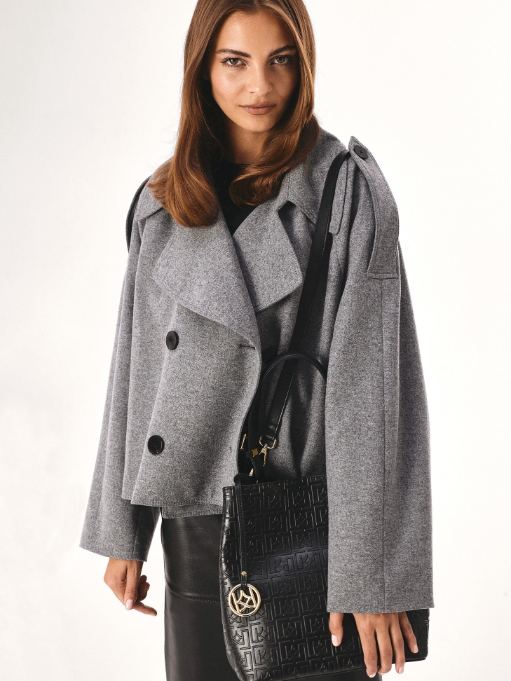 Czarna skórzana torebka z wypukłym wzorem