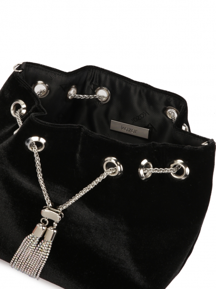 Czarna torebka z miękkiego materiału