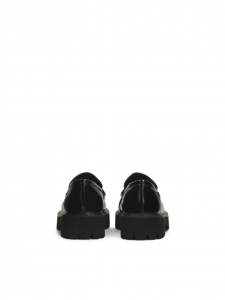 Loafersy z grubą podeszwą i marszczoną cholewką