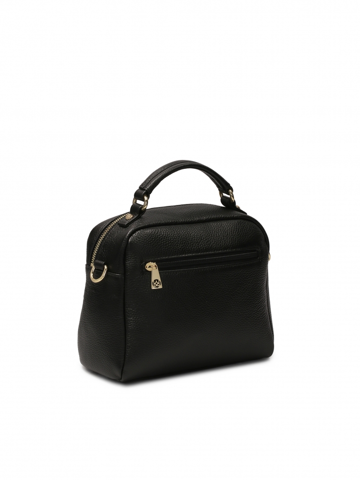 Torebka z rączką i paskiem zdobiona klamrami