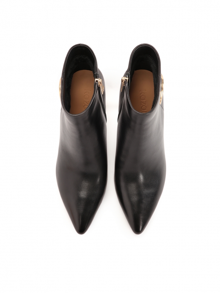 Botki skórzane ze spiczastymi noskami