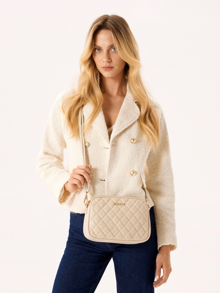 Skórzana torebka na pasku zdobiona pikowaniem