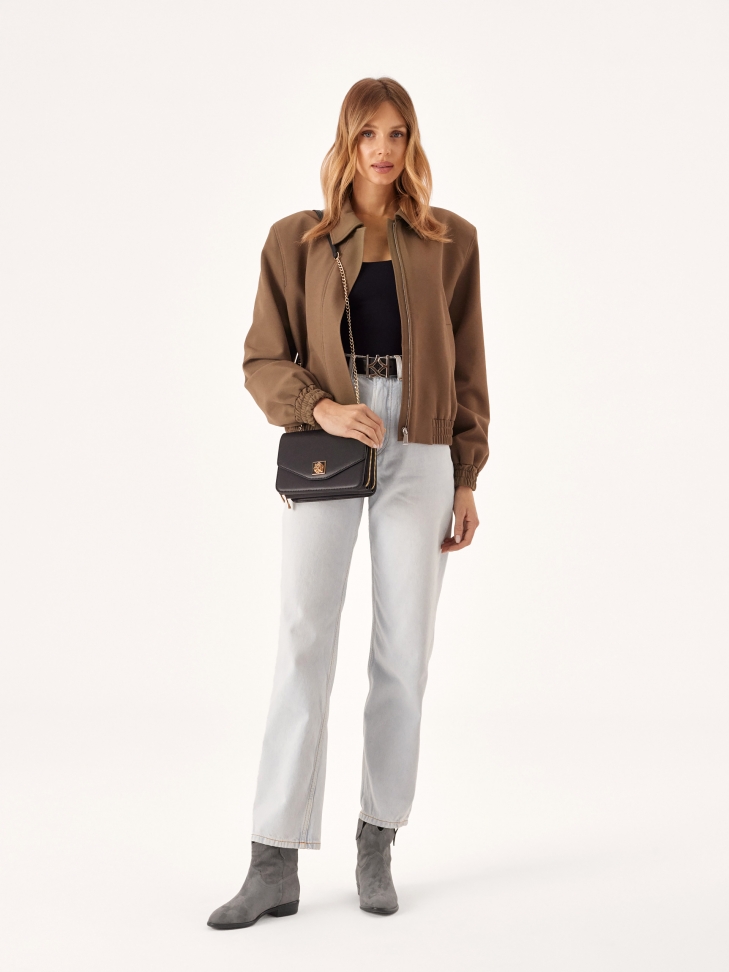 Czarna skórzana listonoszka na łańcuszku