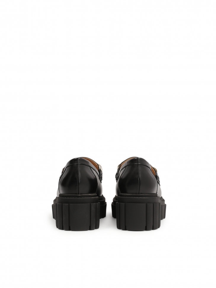 Casualowe półbuty z metalową ozdobą na grubej podeszwie