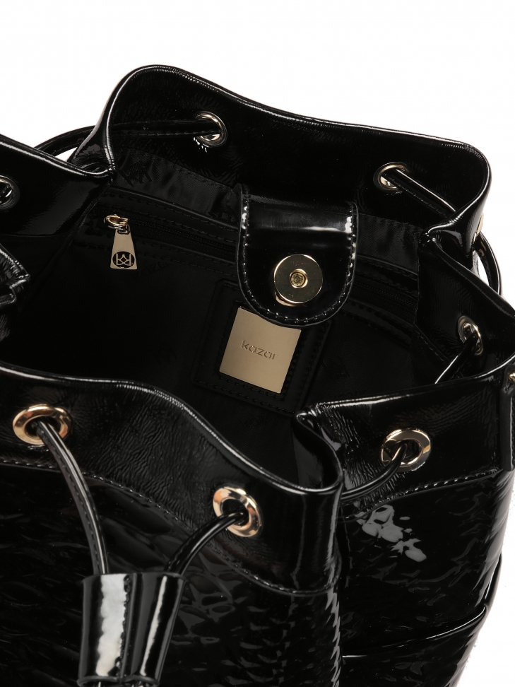 Torebka worek z lakierowanej skóry w tłoczony wzór