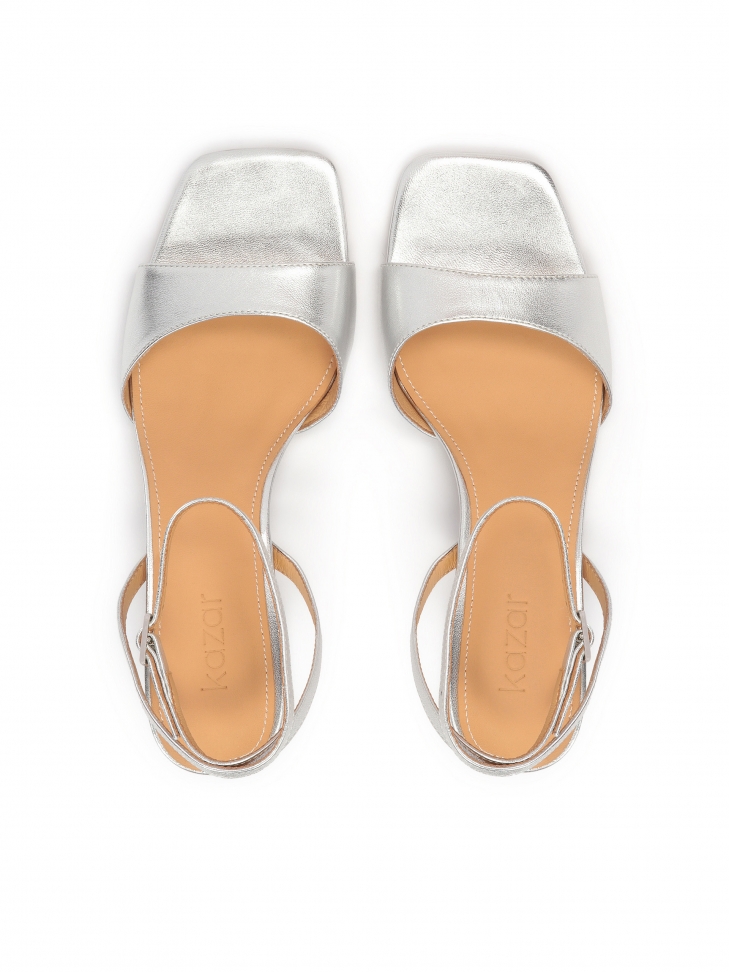 Srebrne sandały z kwadratowymi noskami