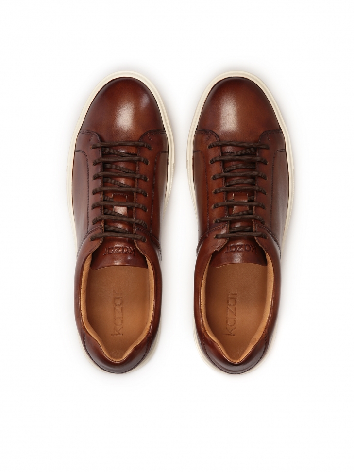 Brązowe sneakersy męskie na białej podeszwie