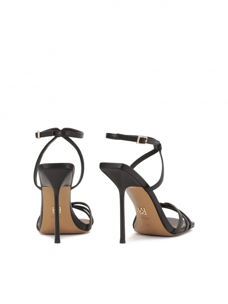 Czarne sandały na smukłym obcasie