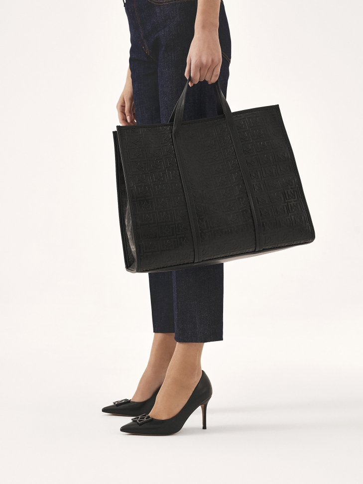 Czarne szpilki z modną ozdobą na nosku