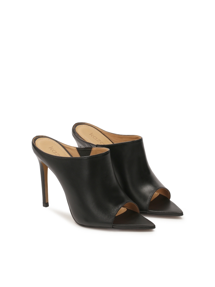 Czarne klapki na szpilce z noskiem w szpic