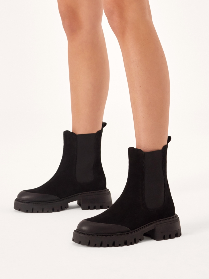 Zamszowe chelsea boots z gumowym noskiem